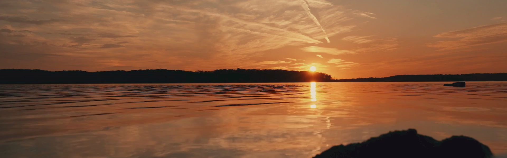 Load video: calming waves with written affirmation